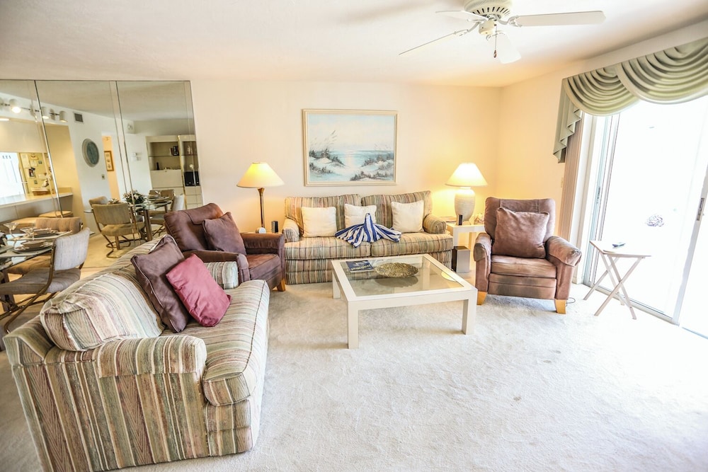 Royal Pelican 173 by Distinctive Beach Rentals view 3