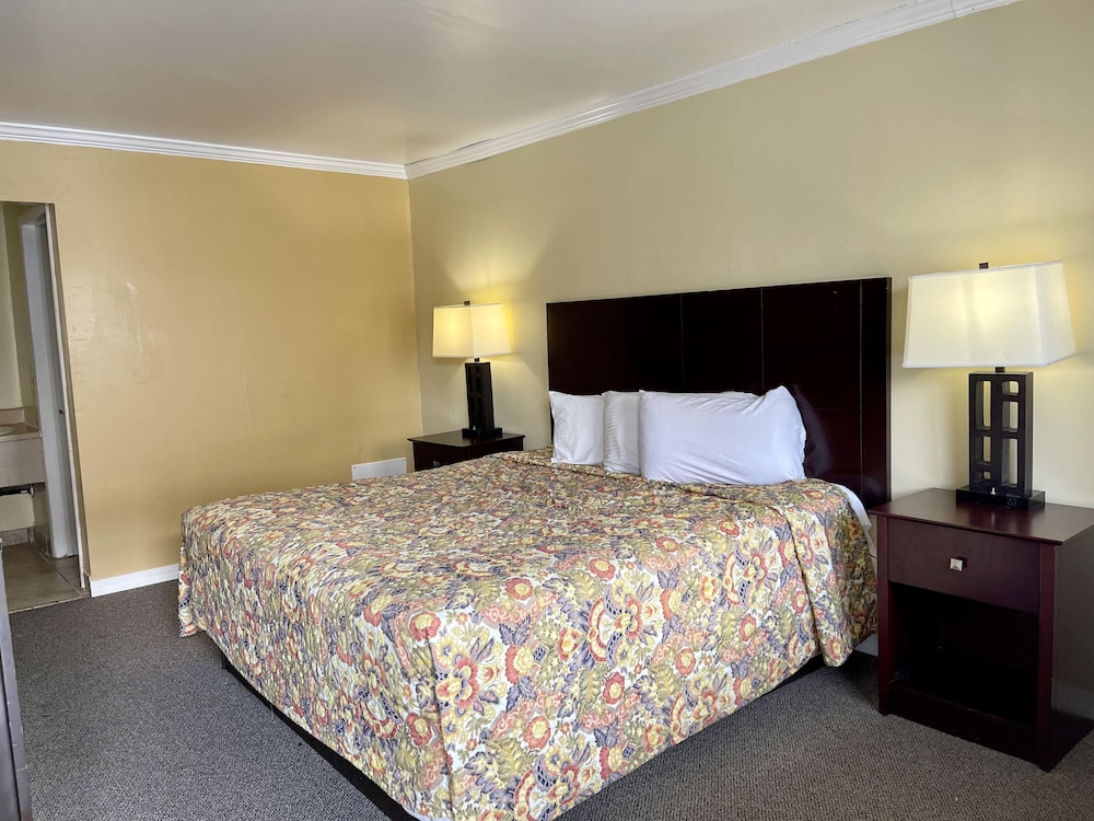 Pleasantville Vacations - Economy Motel - Property Image 3