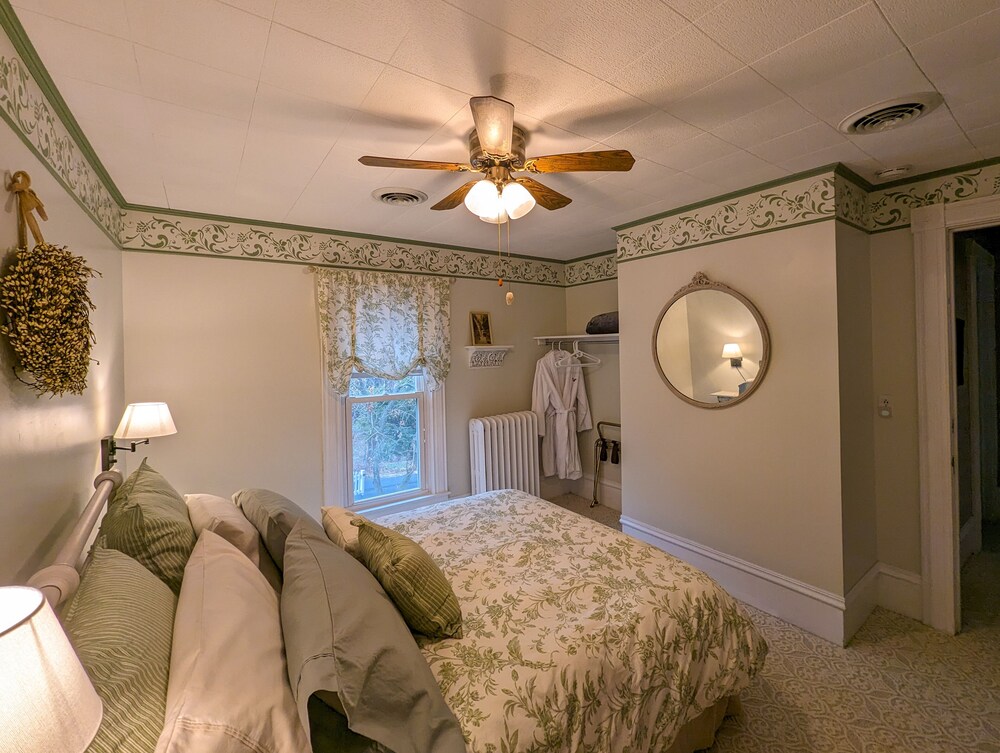 Hudson Manor Bed and Breakfast