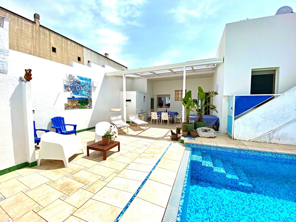 Casa Mondrian - Camere con Bagno e Piscina Privata