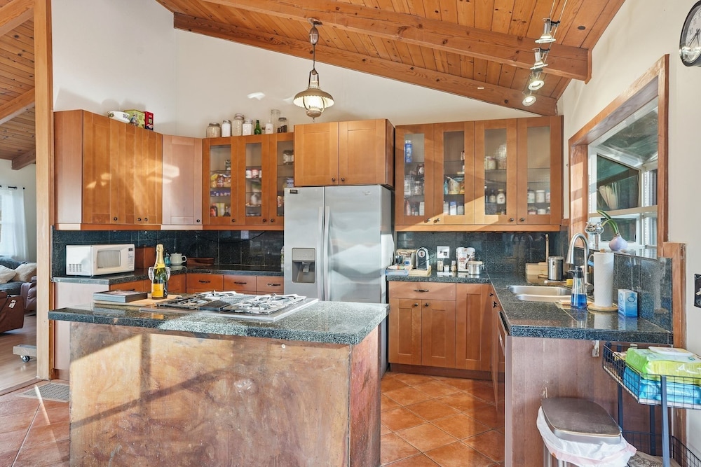 Peaceful Retreat With Panoramic Views 3 Bedroom Home