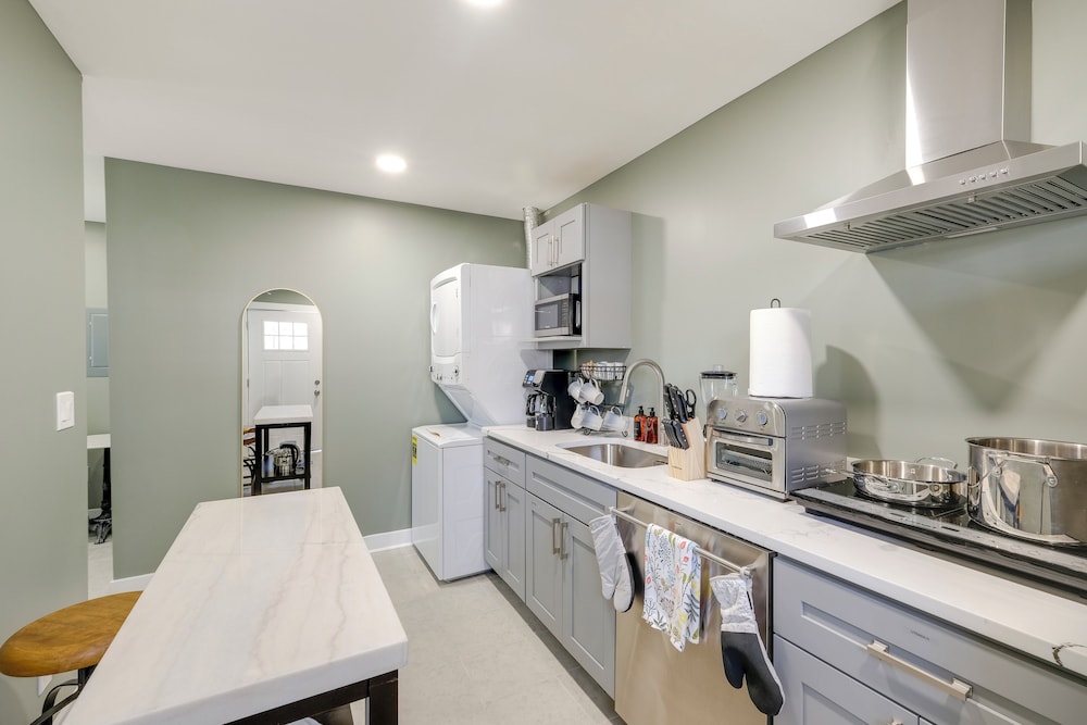 18 Mi to DC: Upscale Apartment in Fort Washington!