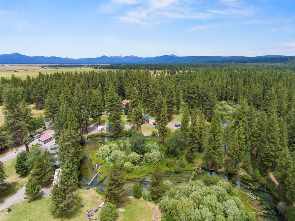 Crater Lake Resort view 5