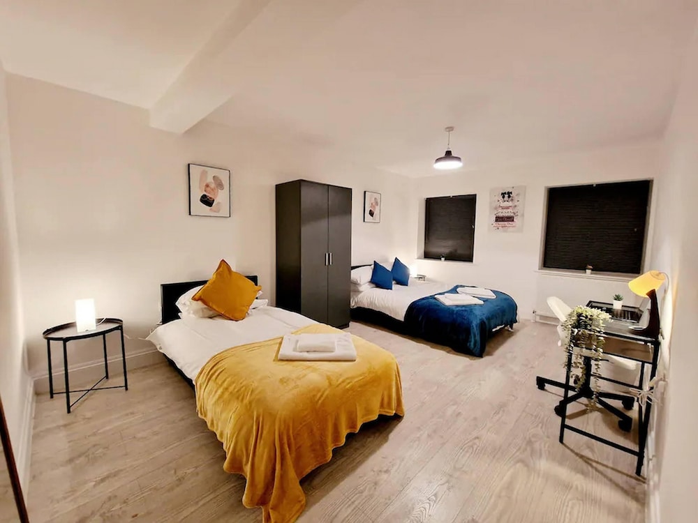 Modern Apartment in Uxbridge view 5