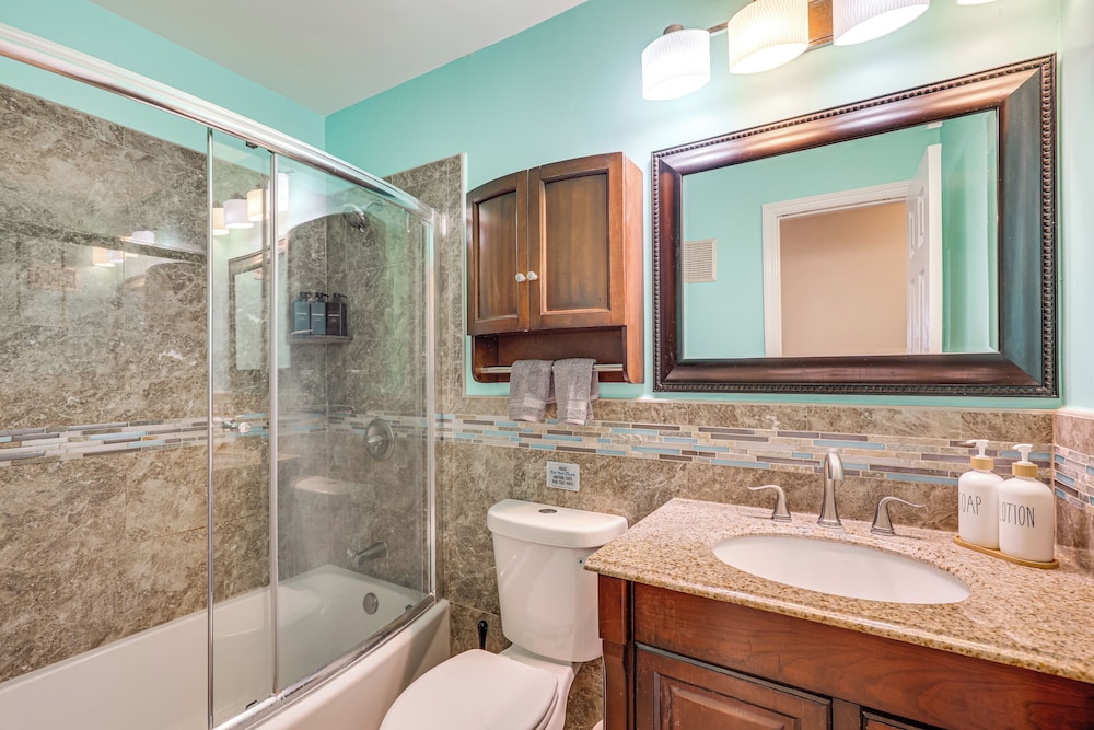 3 Mi to Sawgrass Mills: Home w/ Lanai & Game Area
