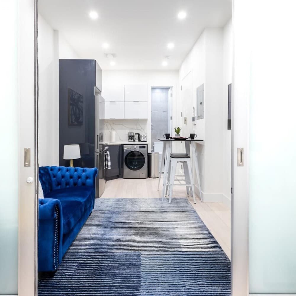317-1an - New Modern 1BR W D Walk to Central Park