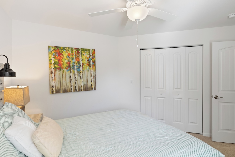 Central Location, Pool Access & Breathtaking Views