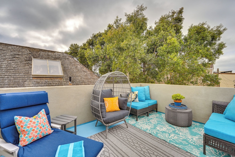 Sunny San Diego Home w/ Patio - Steps to Beach!
