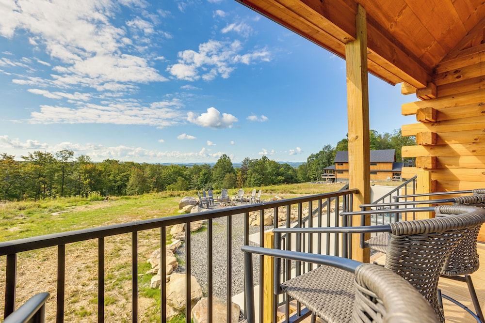 Mtn Cabin w/ Hot Tub + Game Room in Mchenry