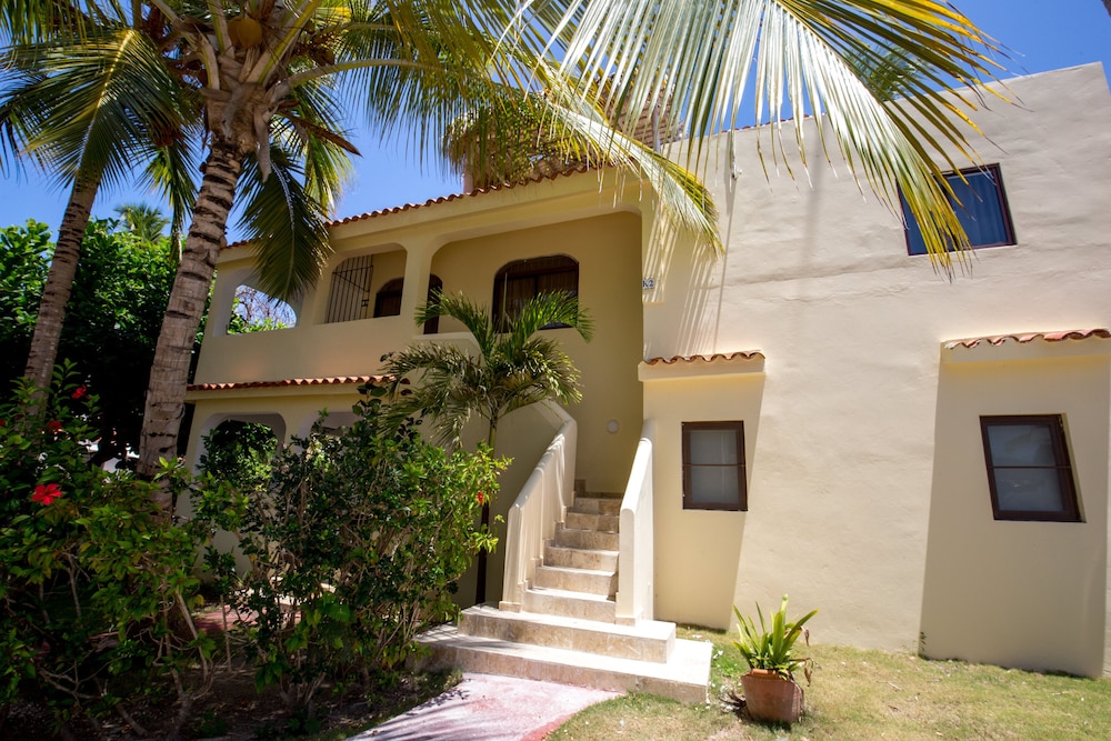 Los Corales Beach Village