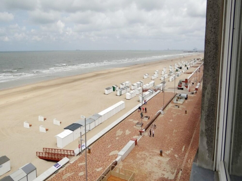 Apartment in Wenduine With Stunning Sea Views