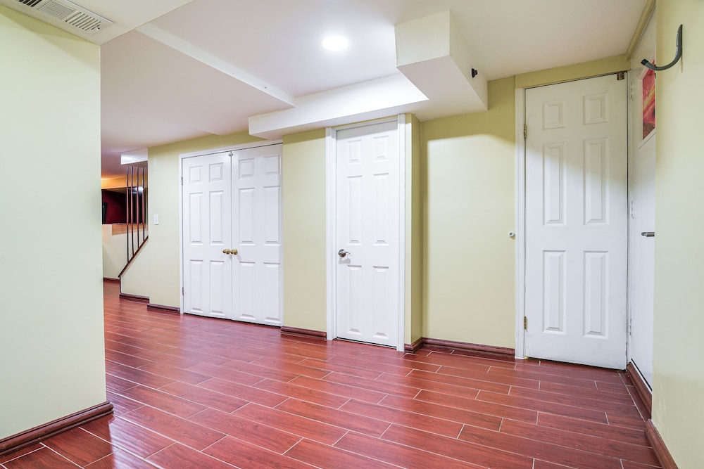 11 Mi to Downtown Baltimore: Middle River Townhome, photo 5