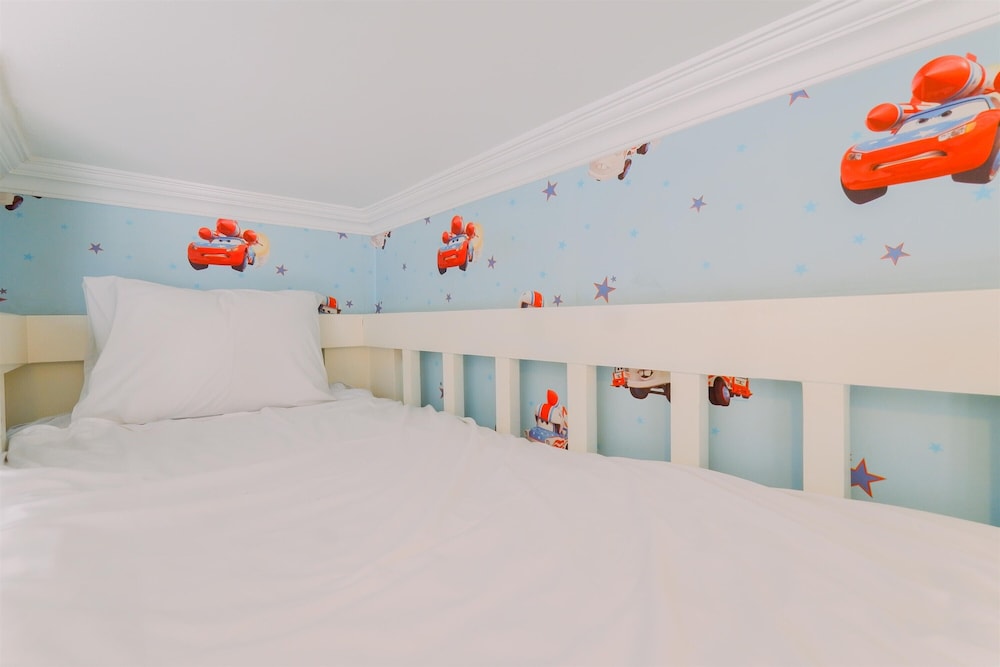 Homey And Comfy Stay 2Br Mangga Dua Apartment