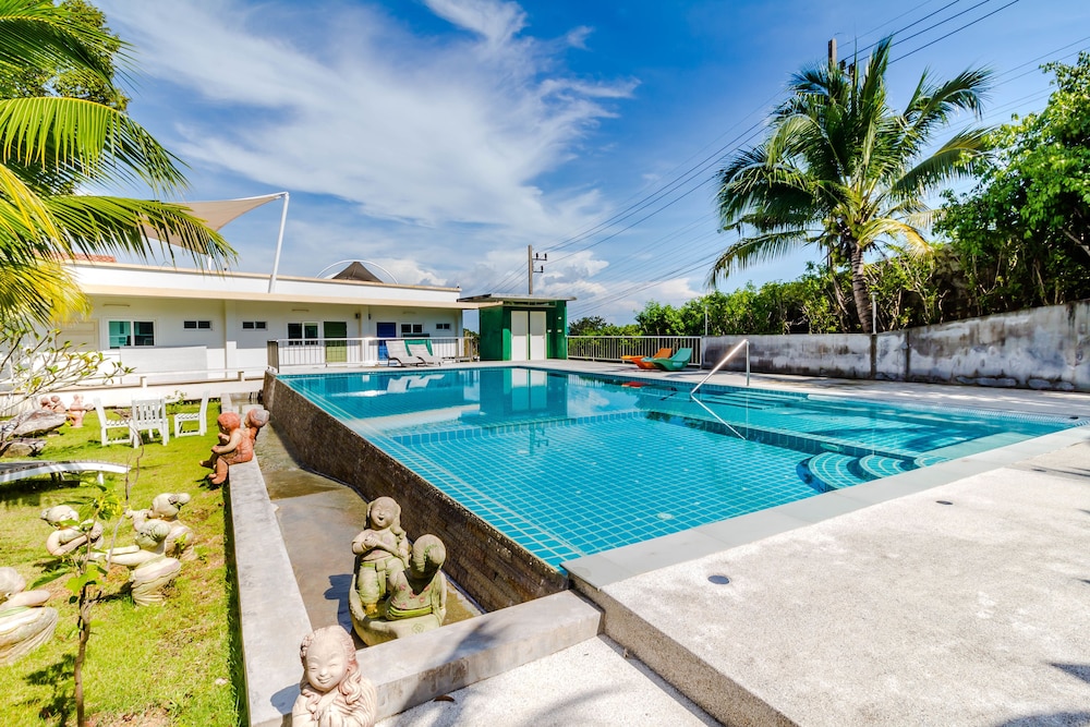 Chalong Hill Tropical Garden Homes