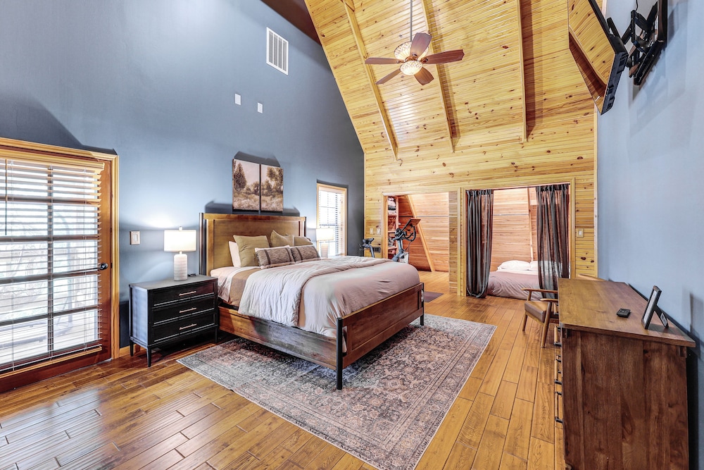 Creek Access, Games: Family-friendly Royal Retreat