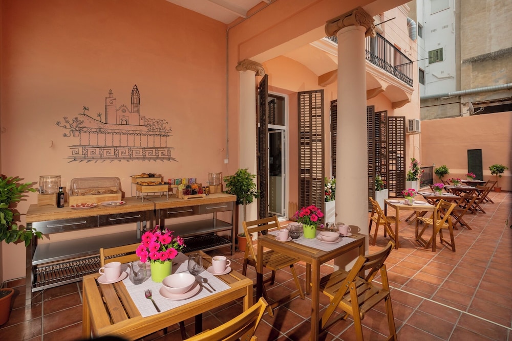 Antonios Hostal