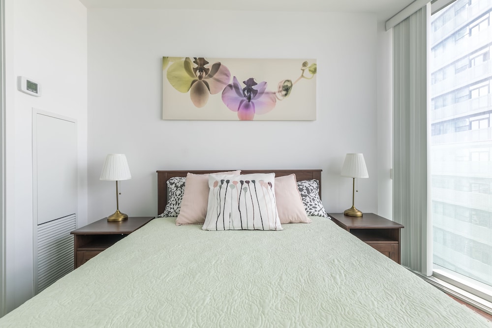 Skytrees Condos at Union Station - Image 2