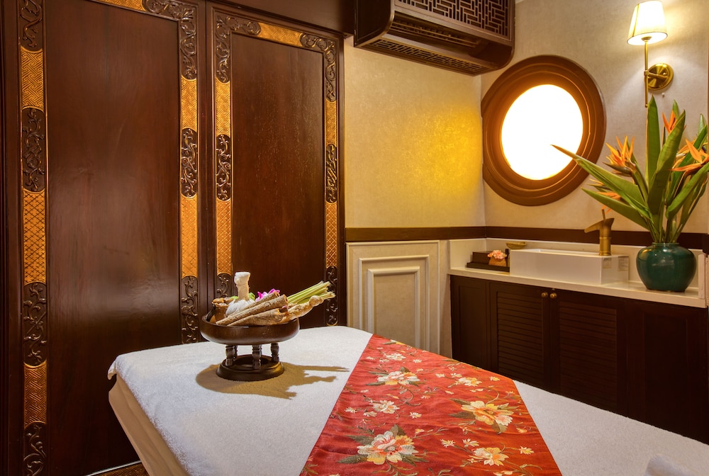 Heritage Line Violet cruise – Ha Long Bay & Lan Ha Bay