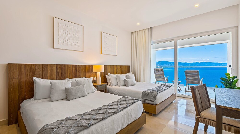 4BR Luxury Penthouse with Ocean Views