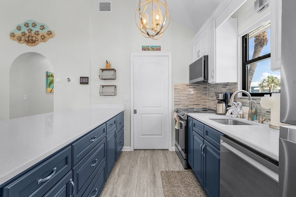 130 Tiki Tides: 2br W/ Outdoor Tiki Bar! 2 Bedroom Home