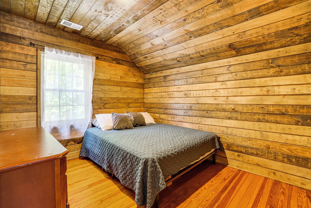 Ski, Swim, Relax: Old-fashioned Poconos Getaway