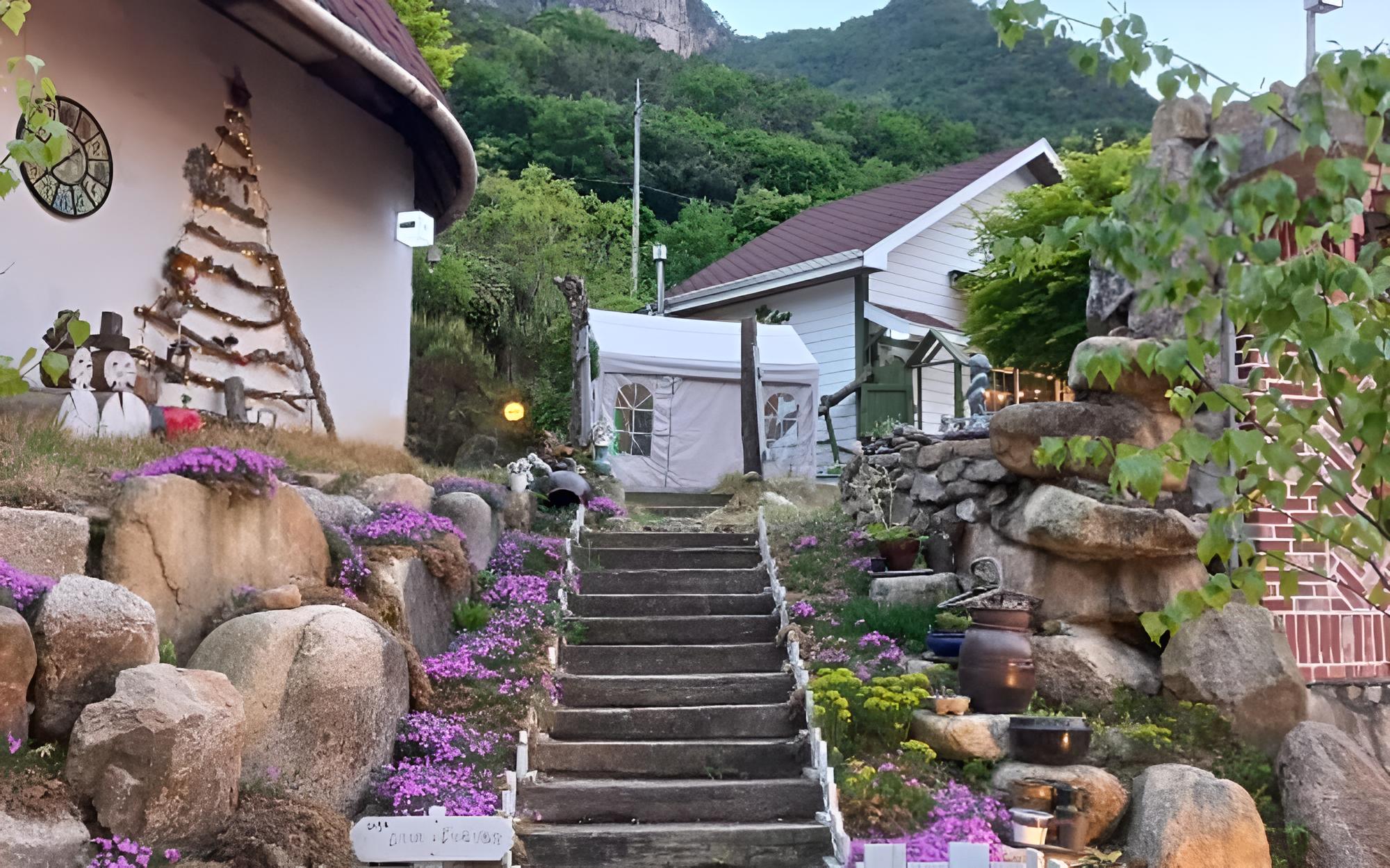 Jecheon Little Heaven Pension view 5