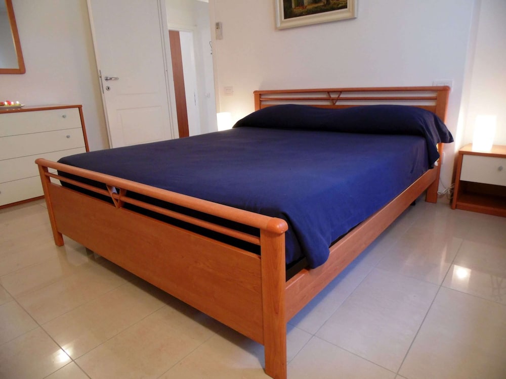 Fabulous Villa in Barasso near Lake view 4