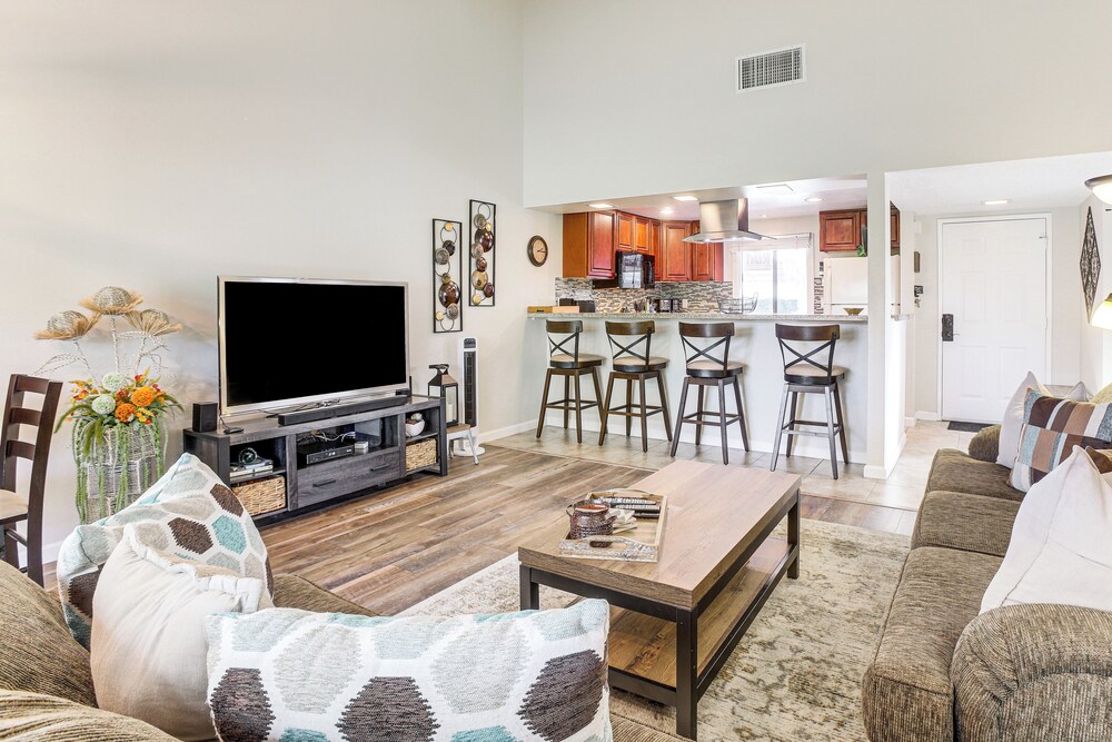 Golf Course On-site: Peaceful Condo in Palm Desert