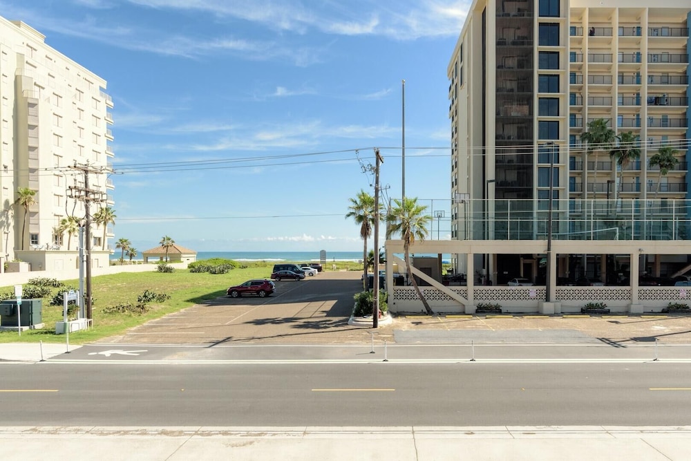 Hotel 2-story Condo Next to Beach w/ Ocean Views! - Image 1