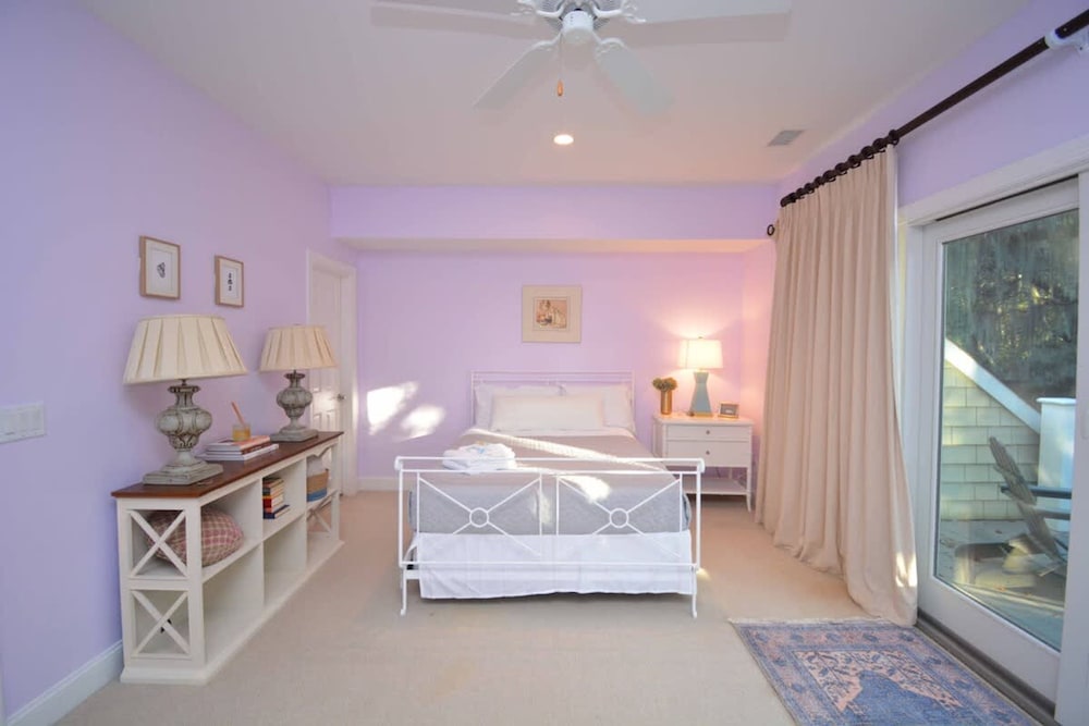 Island Time - Pet Friendly and Minutes From Beach