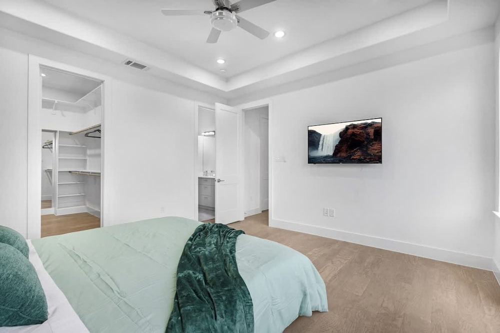 Luxurious 3 Bed3 Bath Near Downtown Houston