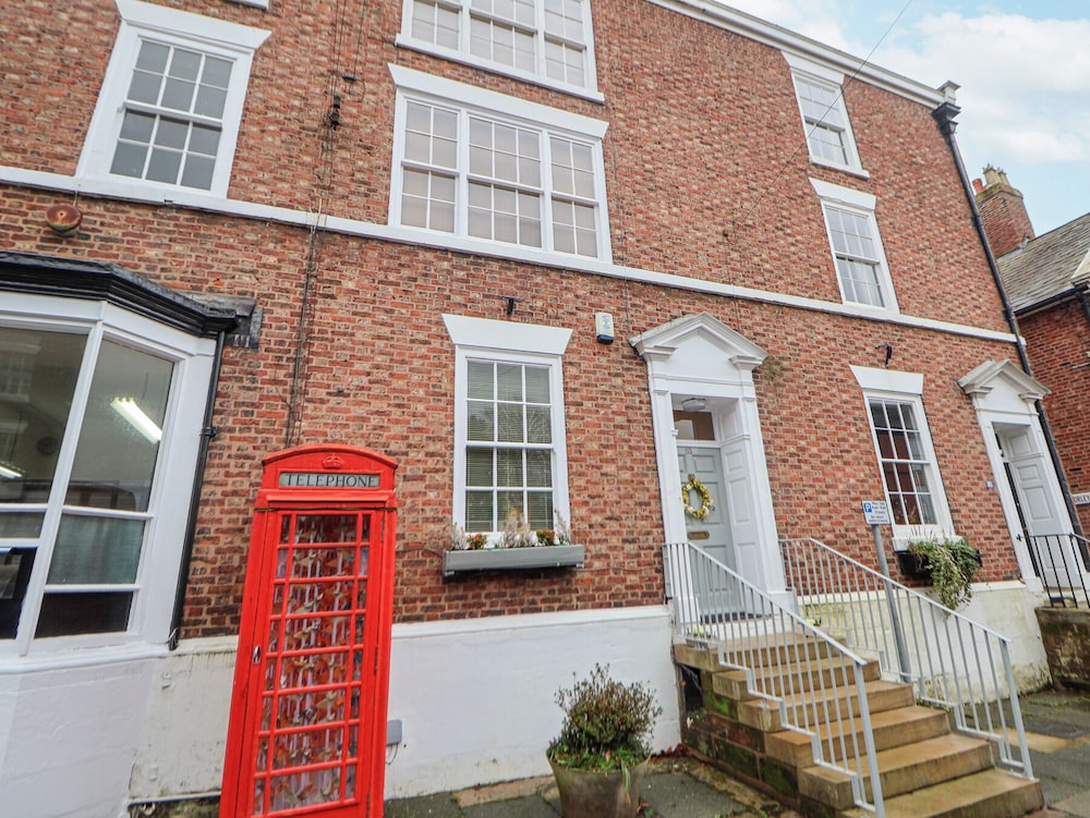 83 High Street