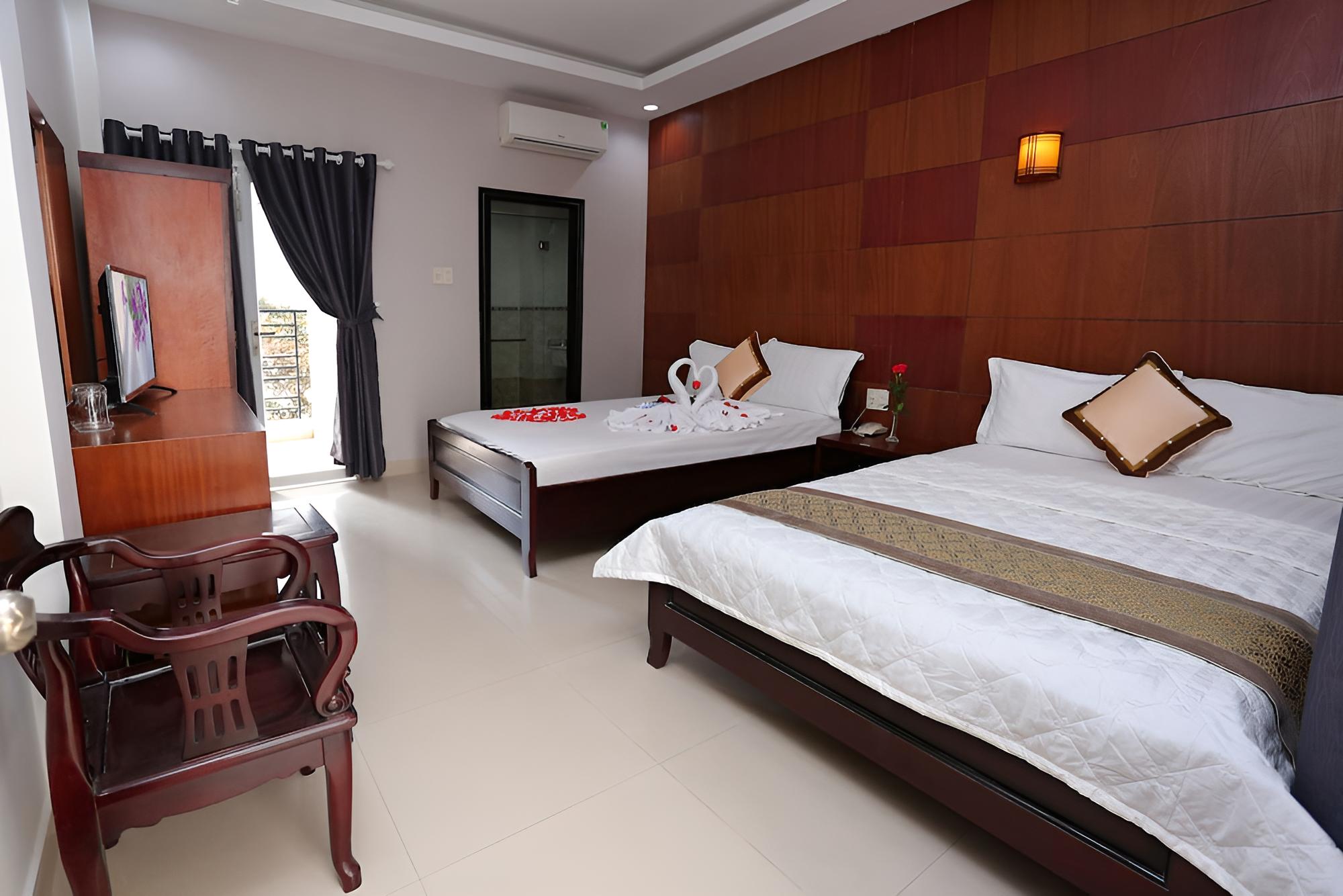 The Moon Hotel view 4