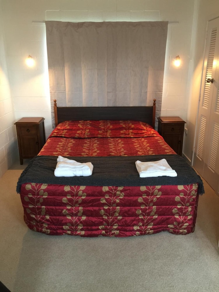 Milton Chalet Motel