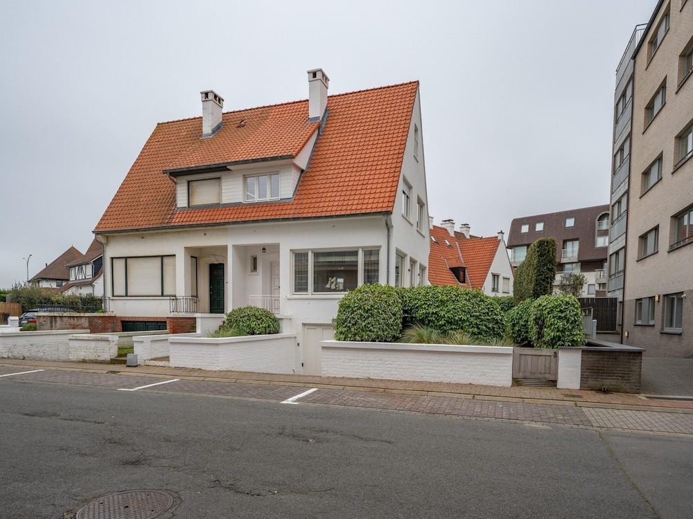 Villa in Knokke Near Alberstrand Beach