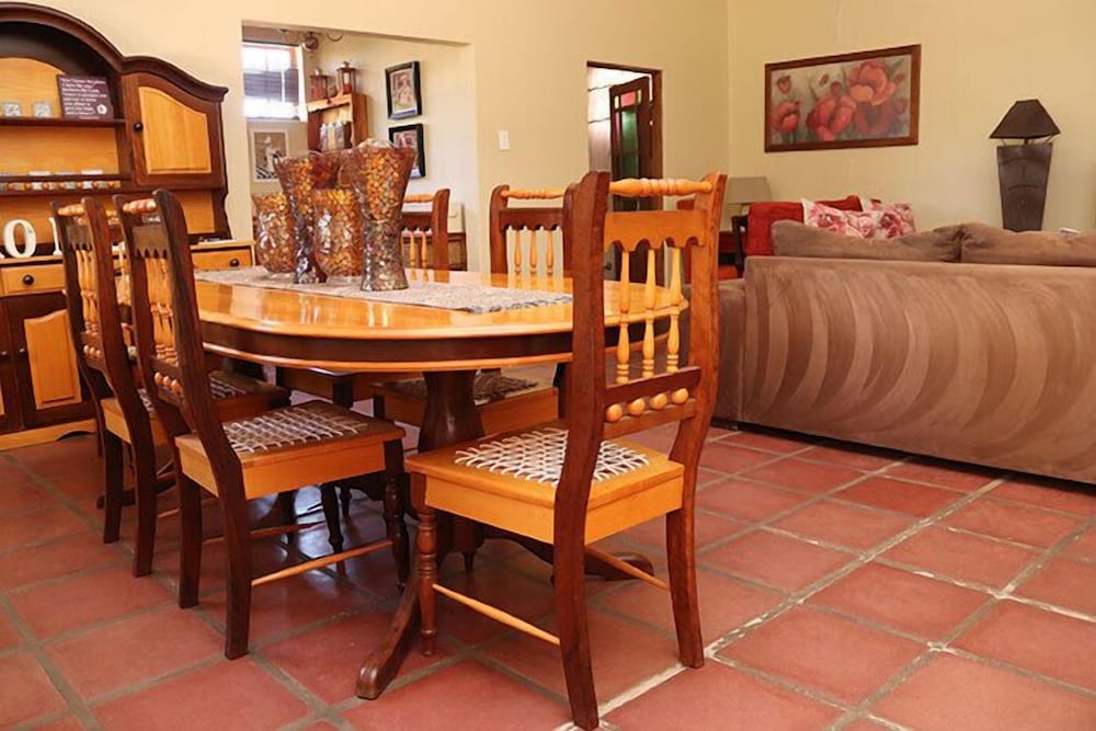 De Stallen Guesthouse