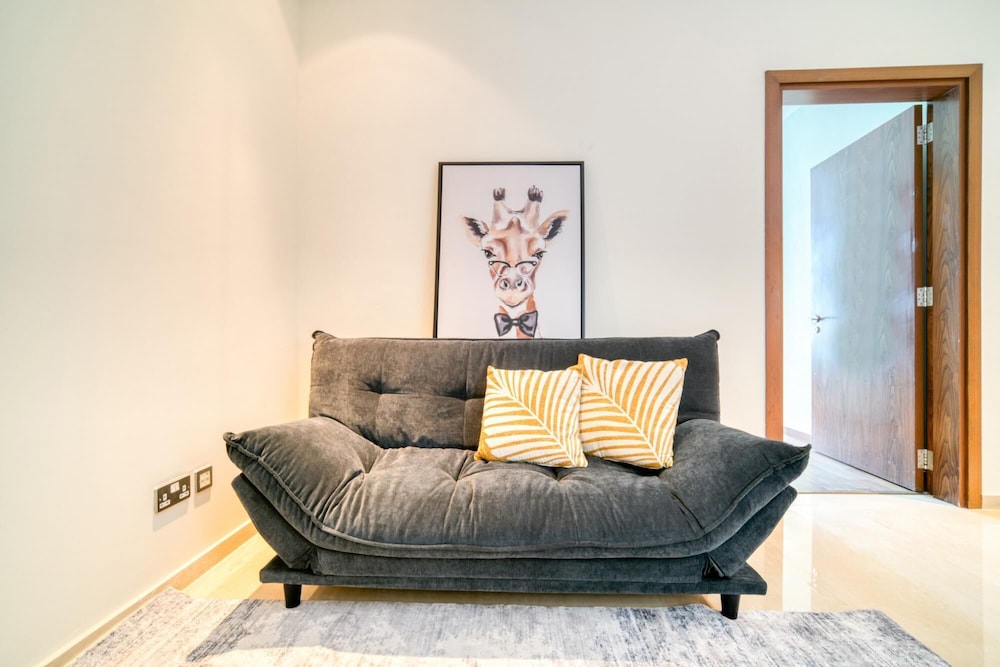 Modish Palm 3BR w Private Balcony Beach Access