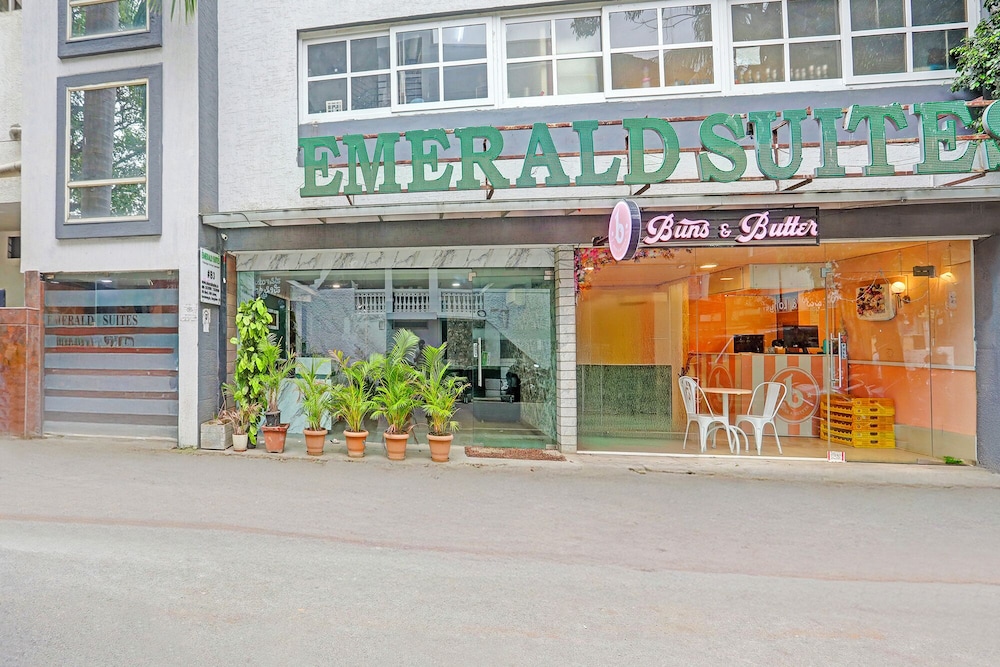FabHotel Emerald Suites - Near MG Road Metro Station