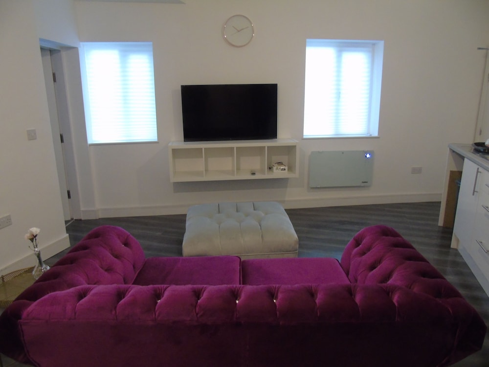 Inviting 1-bed Ground Floor Apartment in Bolton view 2