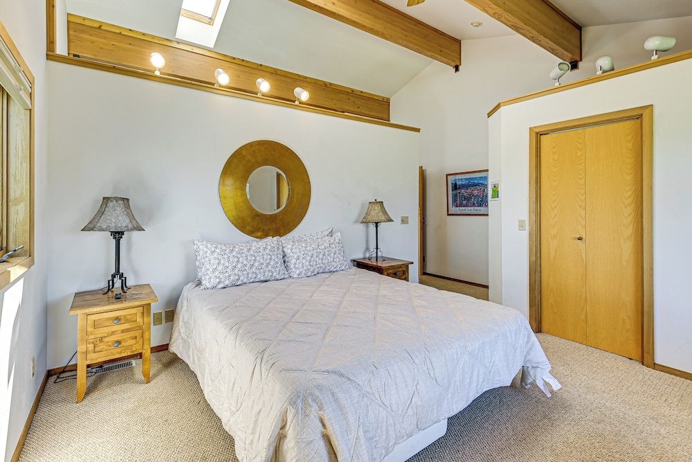 1 Mi to Dtwn Red Lodge: Mtn-view Cabin Getaway