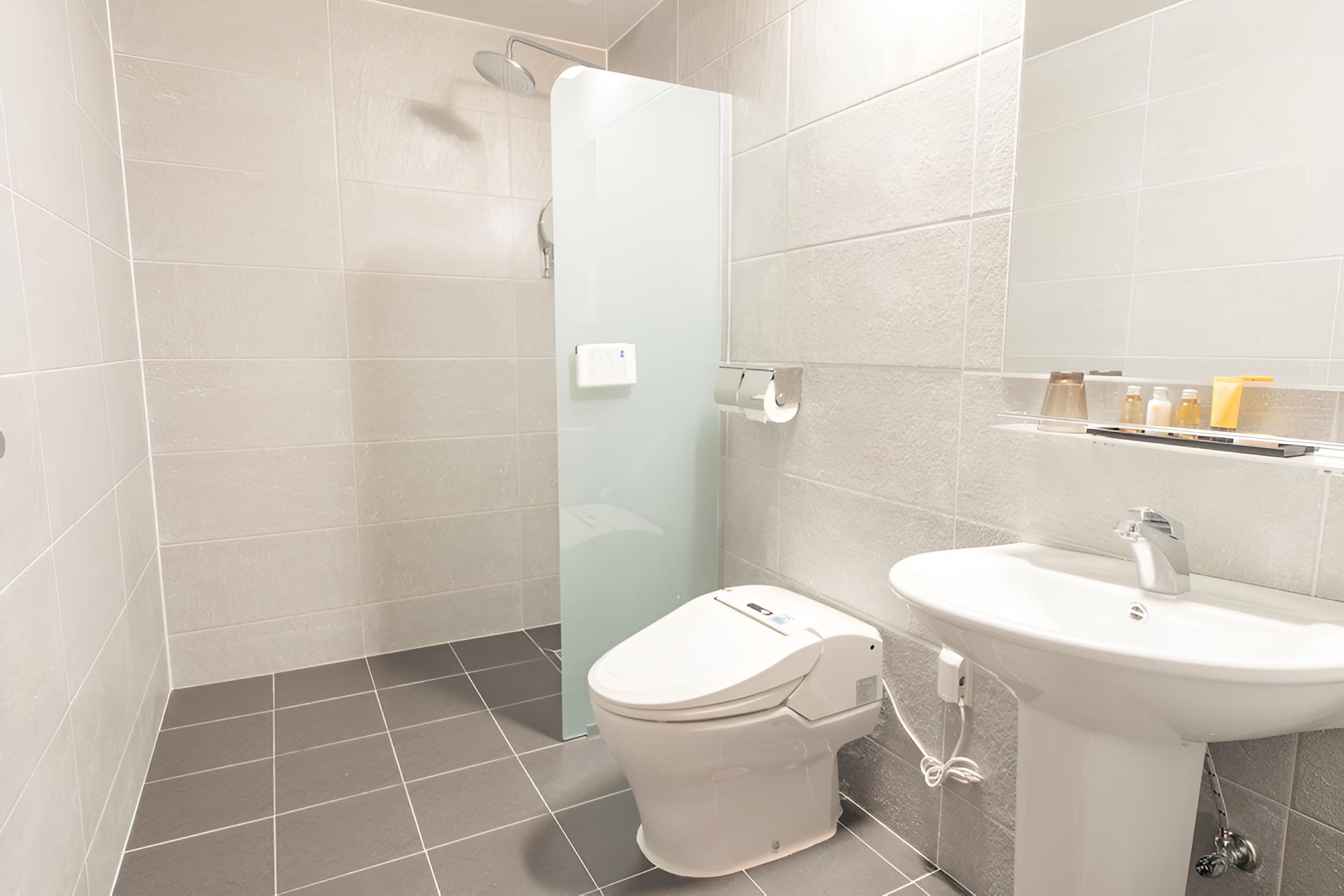 R&B Business Hotel