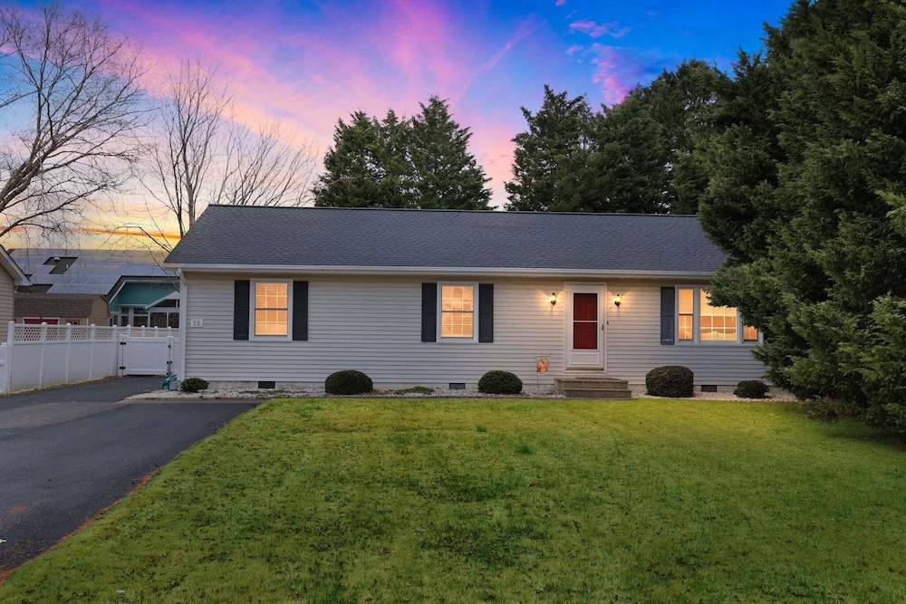 Minutes To Rehoboth Beach And Lewes Beach 3br Home 3 Bedroom Home