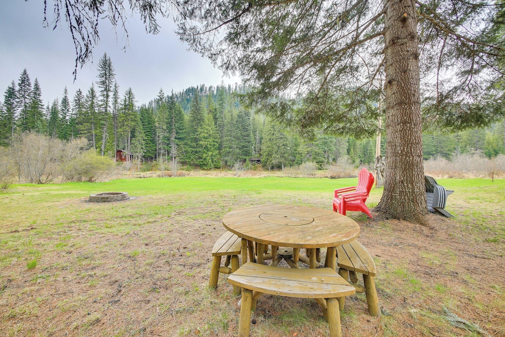 Scenic Priest Lake Vacation Rental: Deck  Views! - Property Image 9