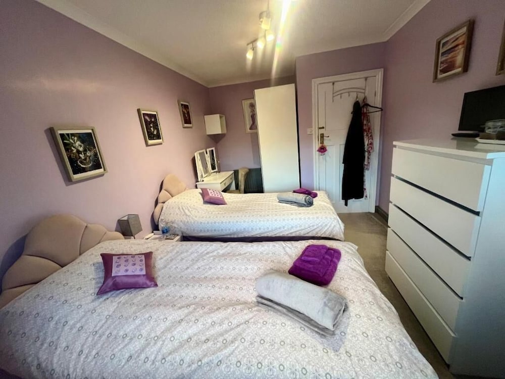 WILLOW RIDGE - a large country house with 3 rental rooms