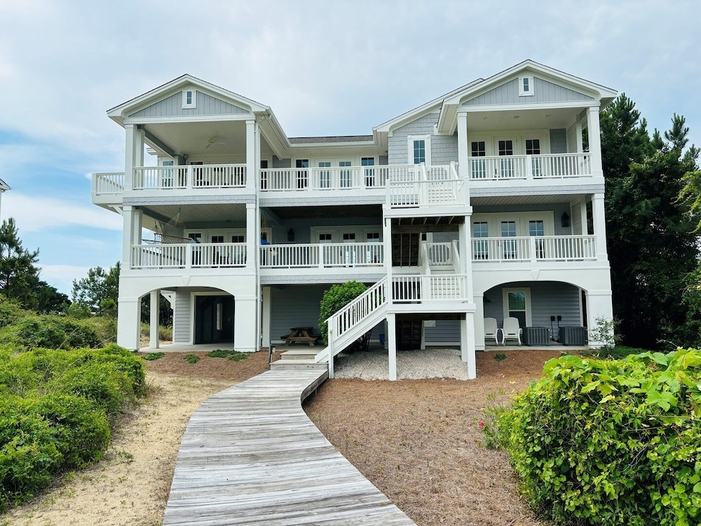 Gray Goose 5 Bedroom Home by RedAwning