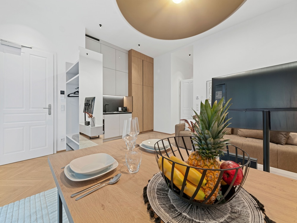 Living No. 5 by GT7 Hospitality