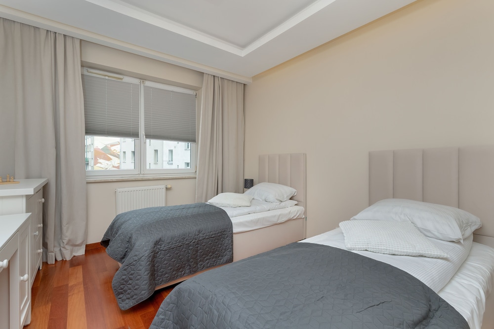 Apartment With 3 Bedrooms by Renters view 2