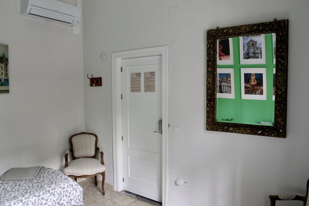 Cheerful 6 Bedroom House in Seville With Terraces