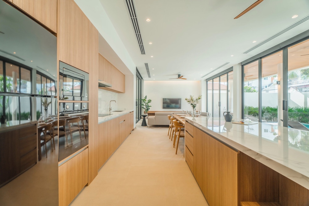 Modern Tropical Pool Villa - Saiyuan