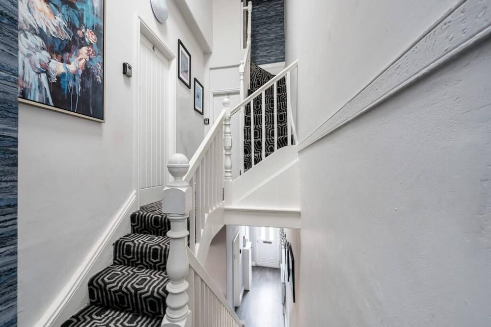 Host Apartments The Kensington Townhouse
